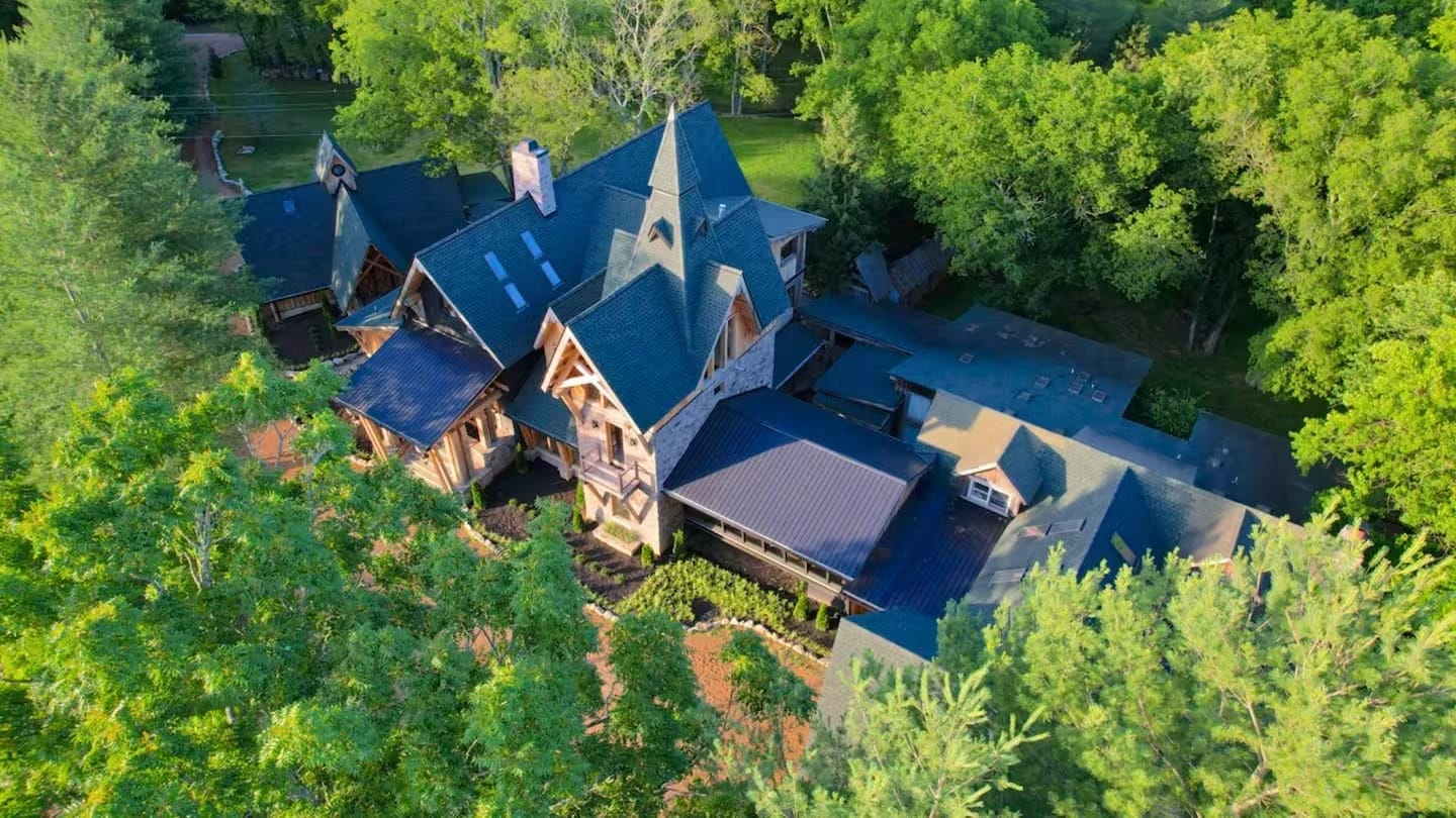 A Private Estate Wedding House Just Outside Nashville, Complete with an Event Barn, Scenic Views, and Room to Celebrate All Weekend Long