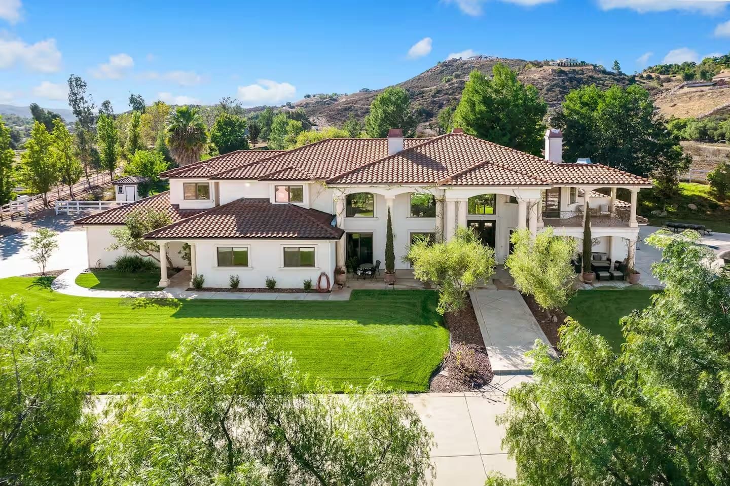 10 Easy Ways to Transform Your Estate‑Style Property for a Dream Wedding: A Bride’s Ultimate DIY Décor Guide