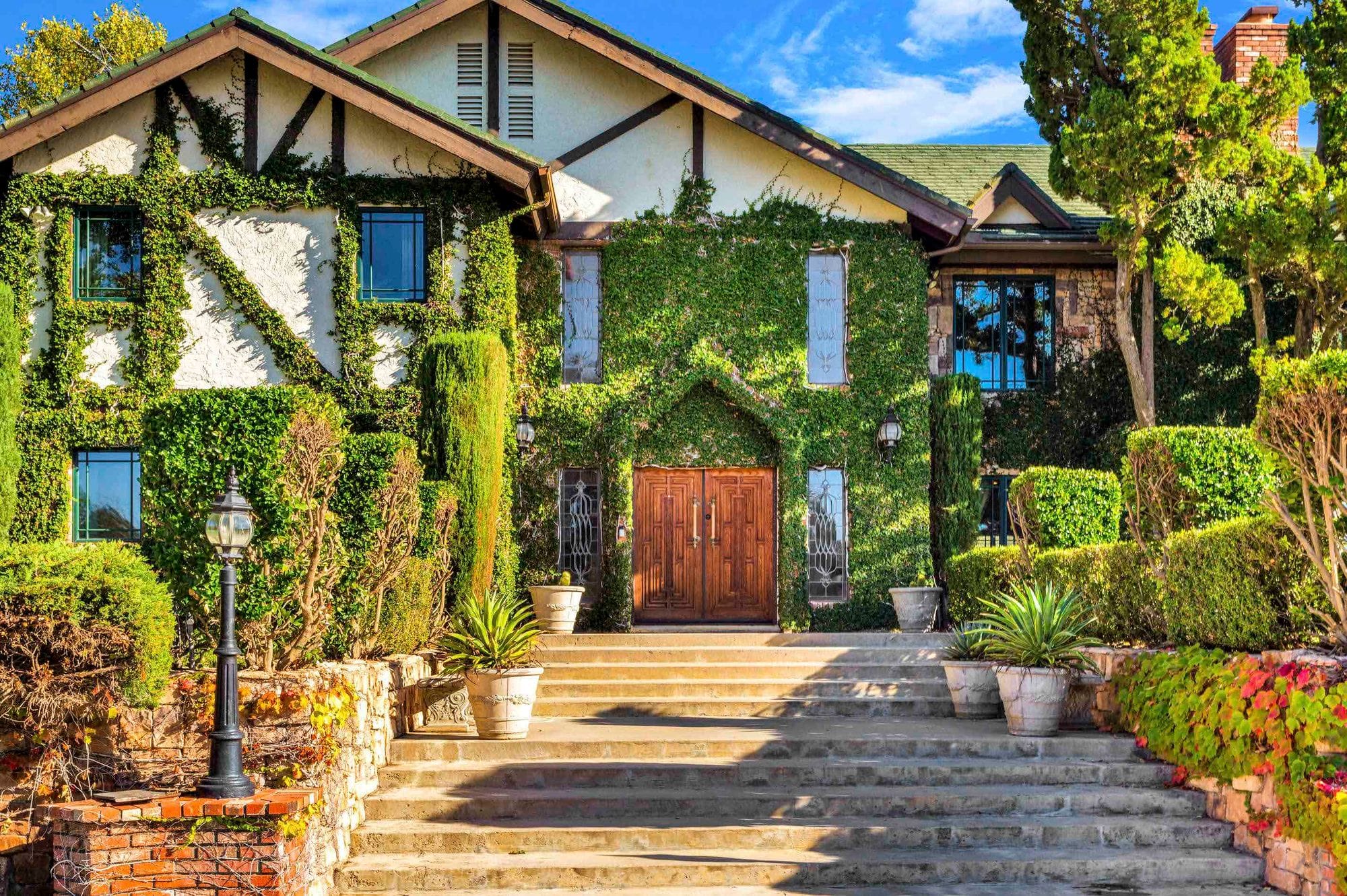 Featured image for Darlings, the Boutique Venue Revolution Is Here And It's Not What You Think