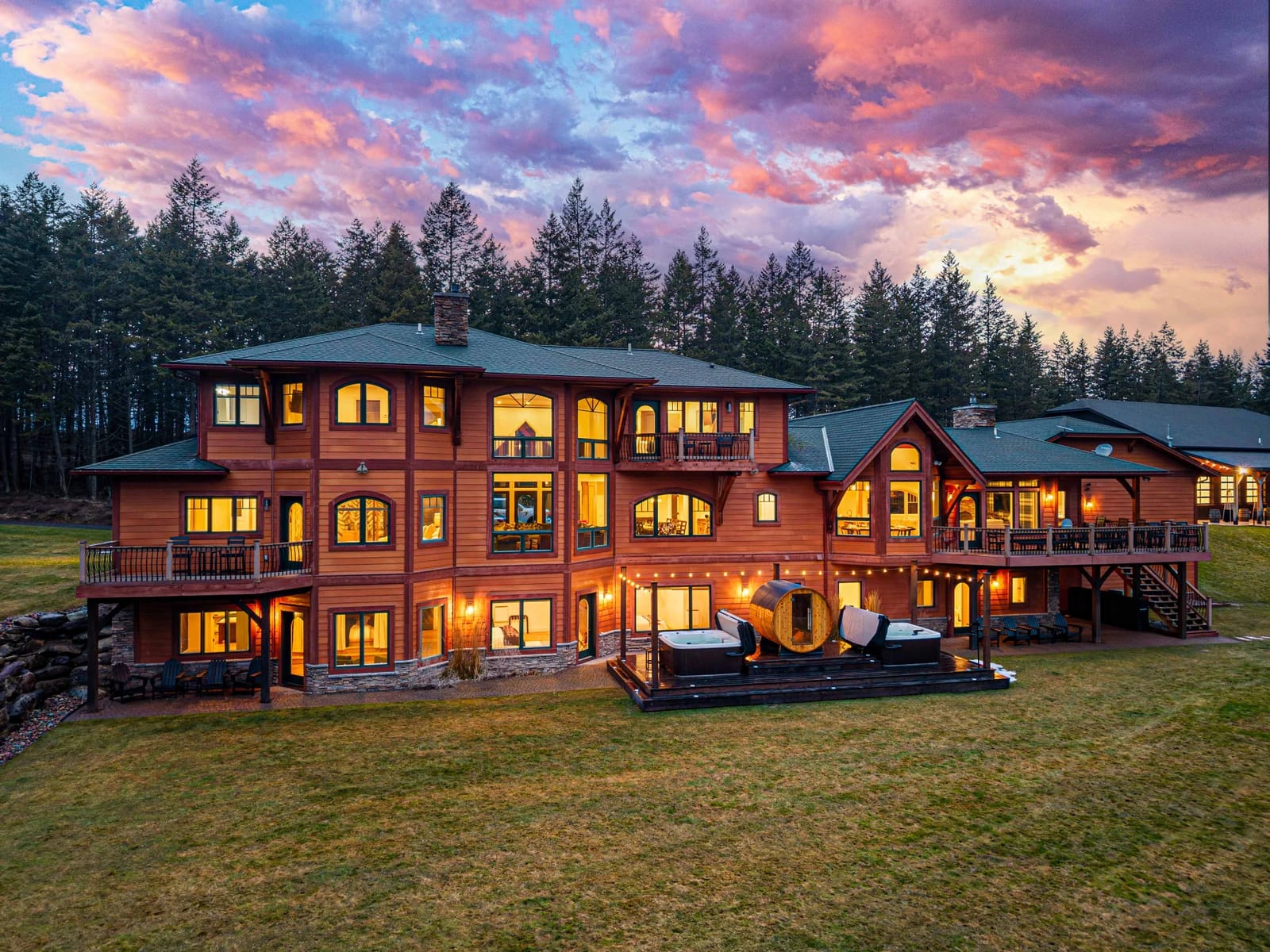 Featured image for Whitefish Wedding Lodge: Glacier Views, Theater & Event Estate