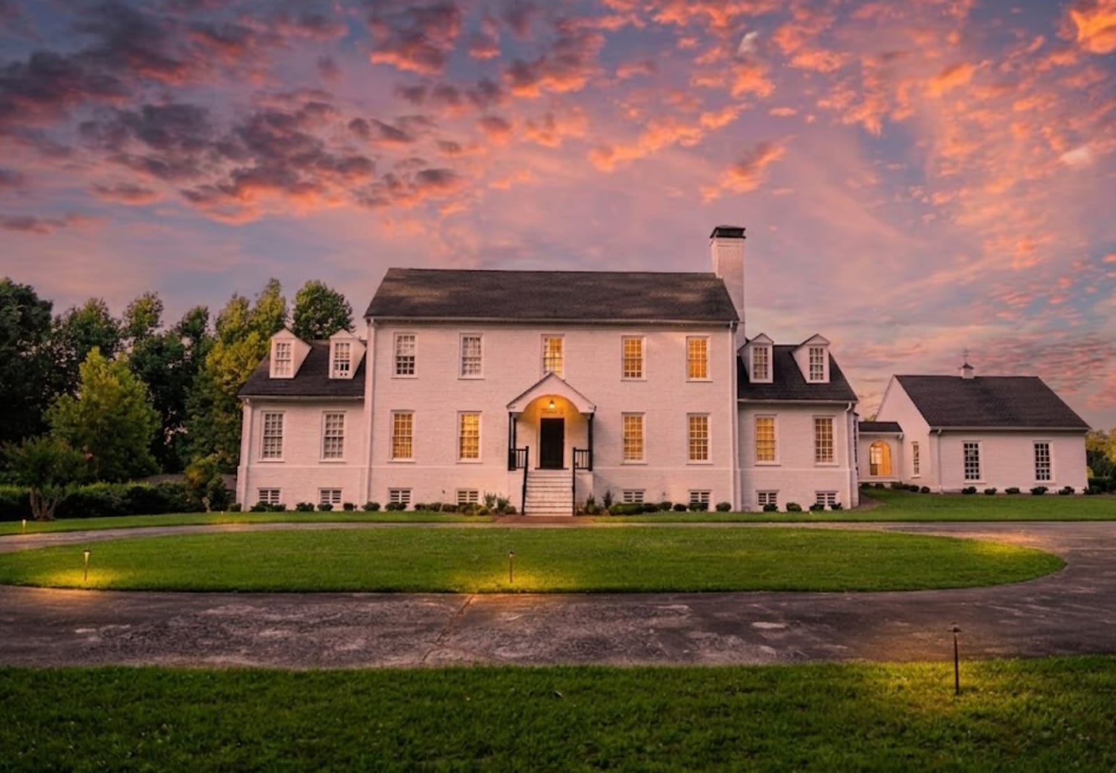 Featured image for 35-Acre Lake Lanier Estate: Gainesville Wedding Venue