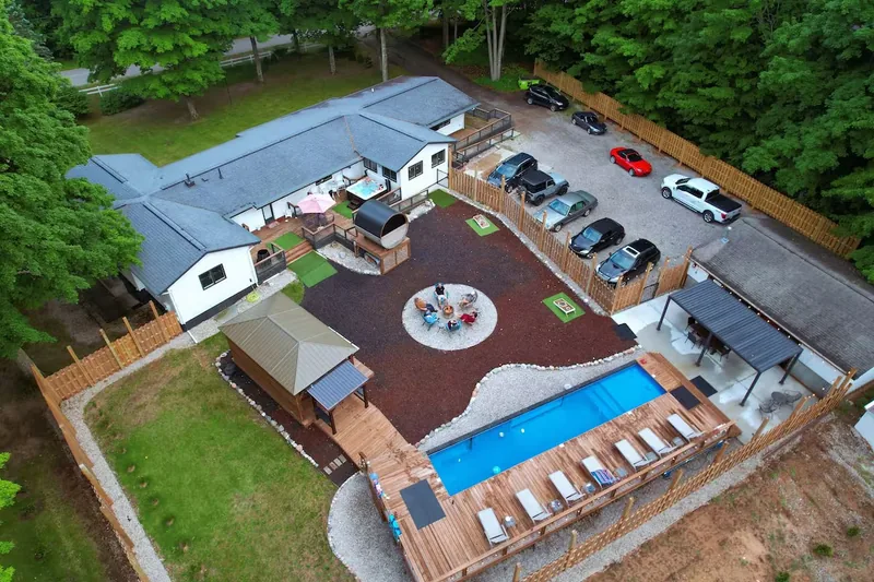 Spacious Forest Lodge with Sauna, Hot Tub & Container Pool – Lake Ann, Michigan (Near Traverse City) - Photo 1