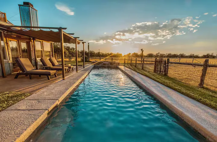 Texas Hill Country Ranch Estate with Pool, Barn & Vineyard Views - Photo 2