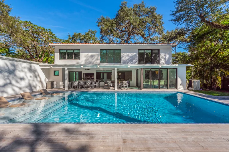 Modern Tropical Miami Villa with Expansive Lawn – Aventura / North Miami - Photo 1