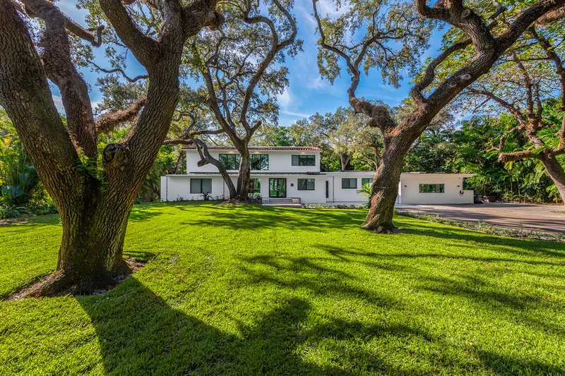 Modern Tropical Miami Villa with Expansive Lawn – Aventura / North Miami - Photo 2
