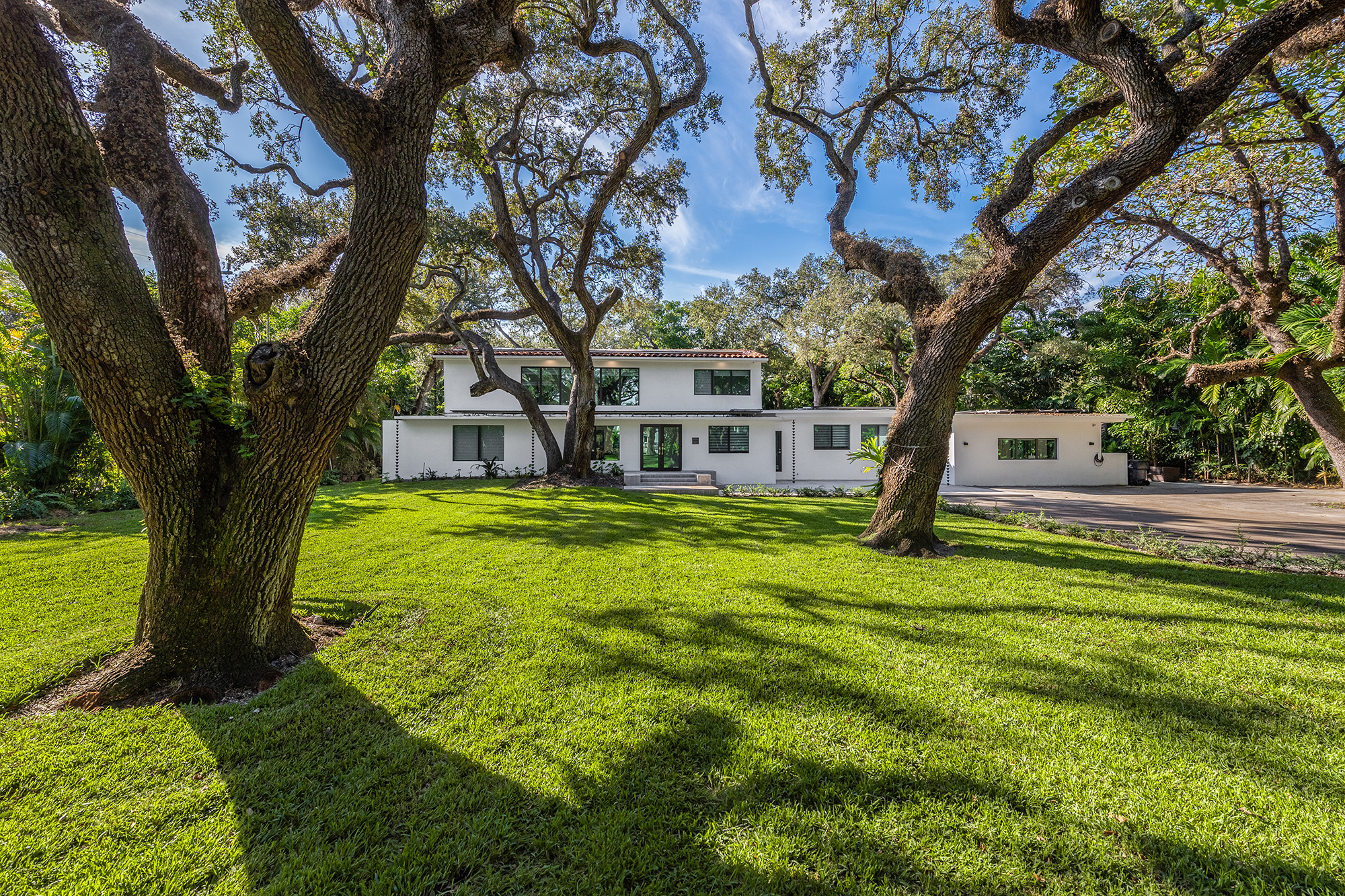 Event space at Modern Tropical Miami Villa with Expansive Lawn – Aventura / North Miami