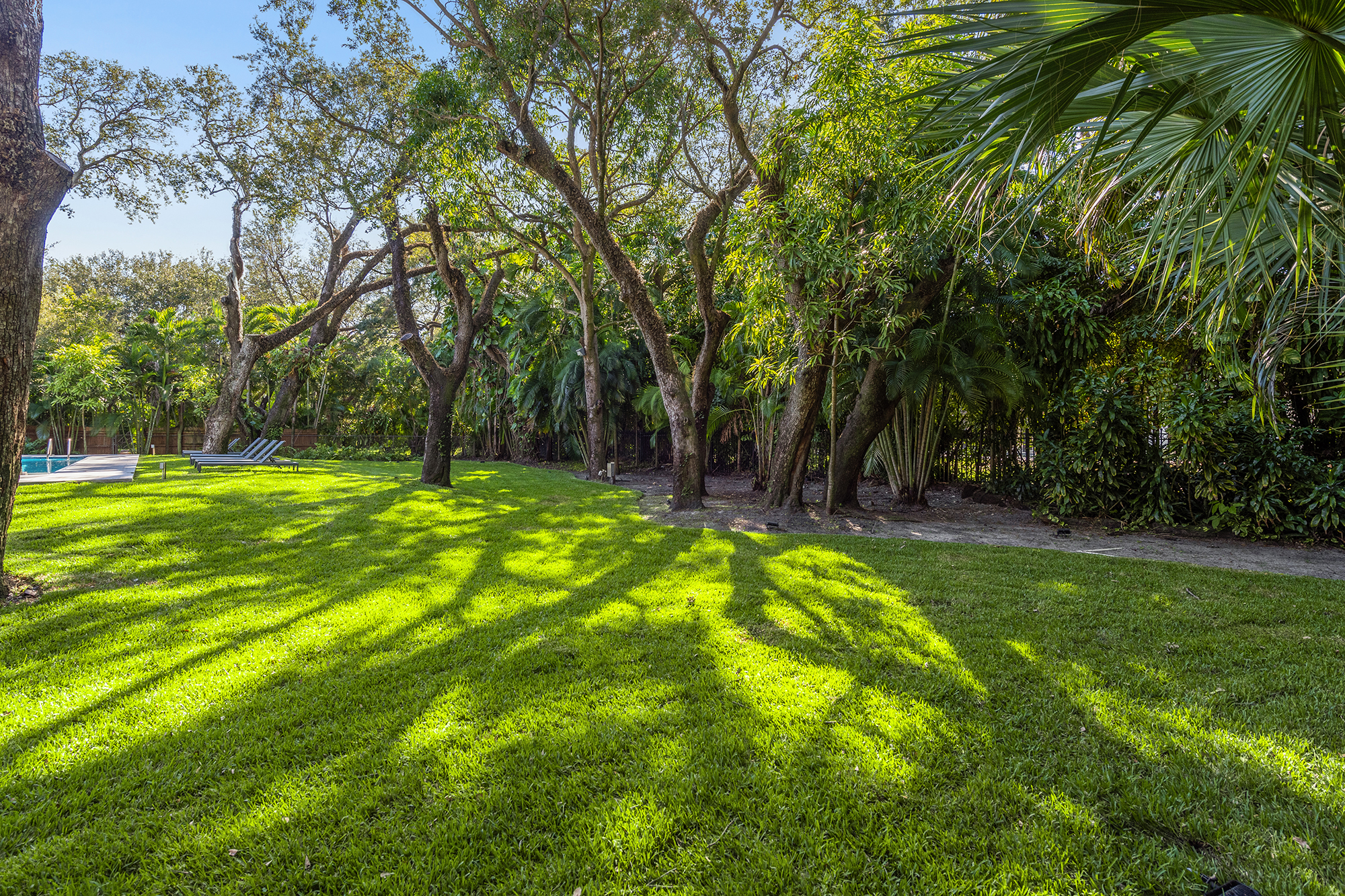 Event space at Modern Tropical Miami Villa with Expansive Lawn – Aventura / North Miami