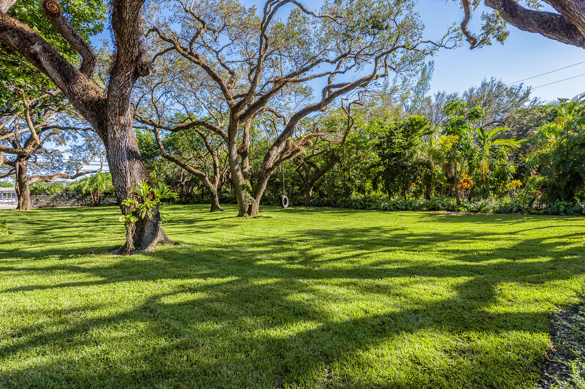Event space at Modern Tropical Miami Villa with Expansive Lawn – Aventura / North Miami