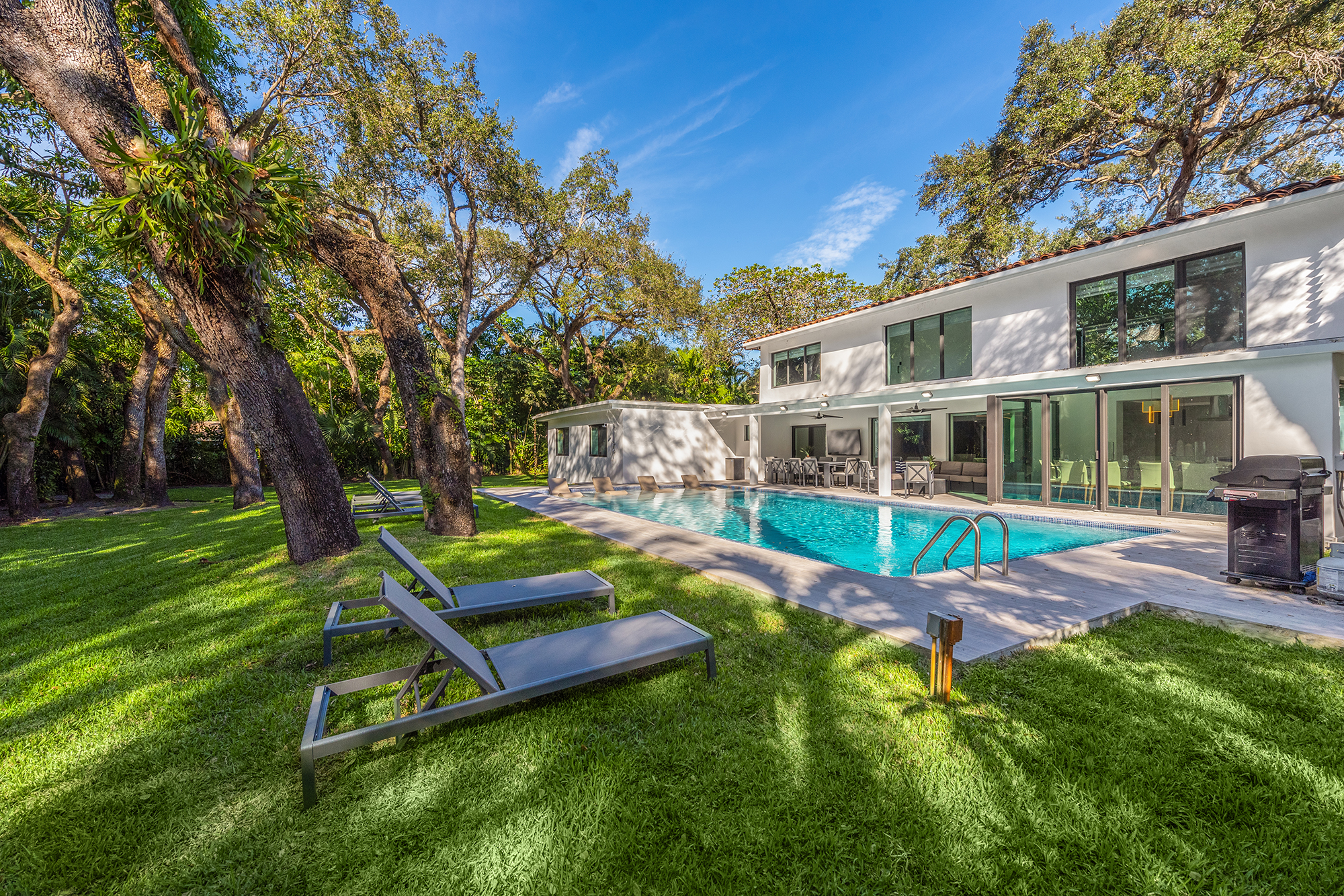 Event space at Modern Tropical Miami Villa with Expansive Lawn – Aventura / North Miami