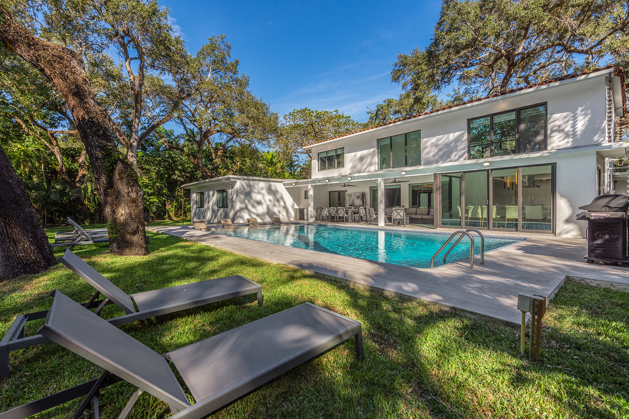 Event space at Modern Tropical Miami Villa with Expansive Lawn – Aventura / North Miami