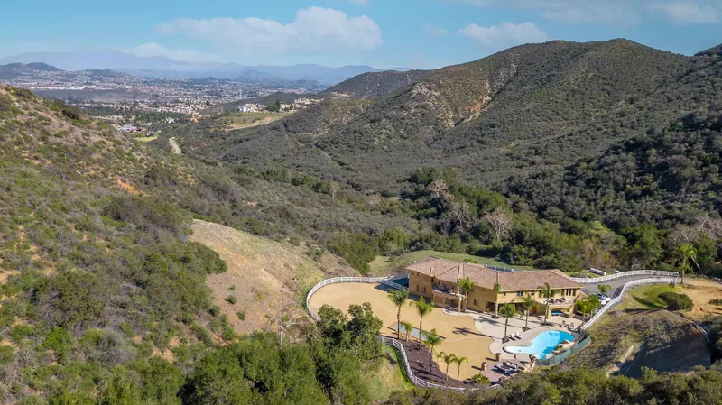 7-Acre Mountain View Estate in Murrieta – Pool, Yoga Studio & Outdoor Kitchen - Photo 3