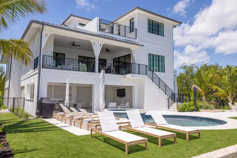 Florida Keys 4-Villa Waterfront Wedding Estate  + 22 Additional Villas - Wedding venue with guest accommodations