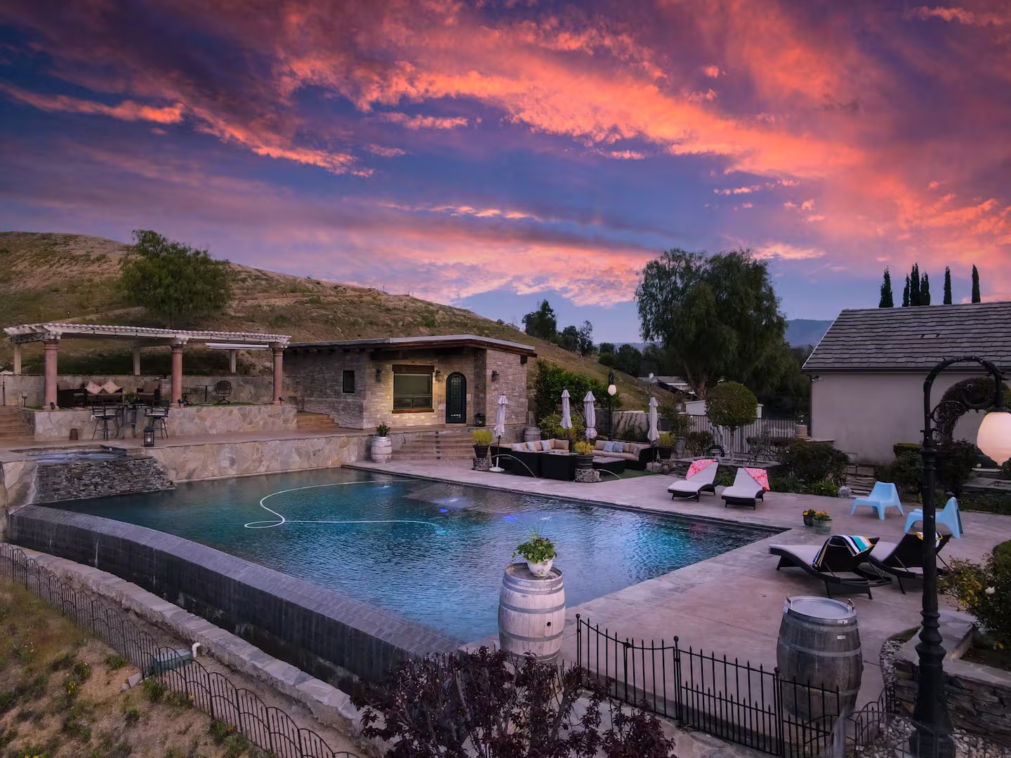 Event space at SoCal Wine Country Estate w/ Infinity Pool