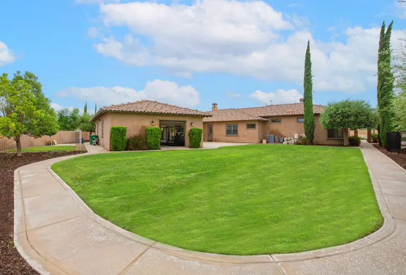 Event space at Tuscan Vineyard Estate in Temecula Wine Country – Resort-Style Pool, Gym, & Game Room