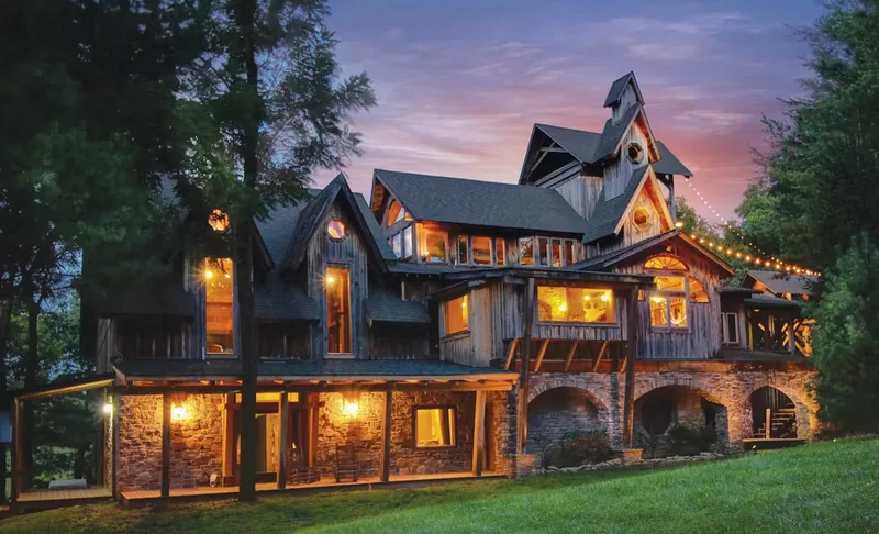 14,000 Sq Ft Estate Near Nashville Event Barn, Rolling Hills - Photo 2