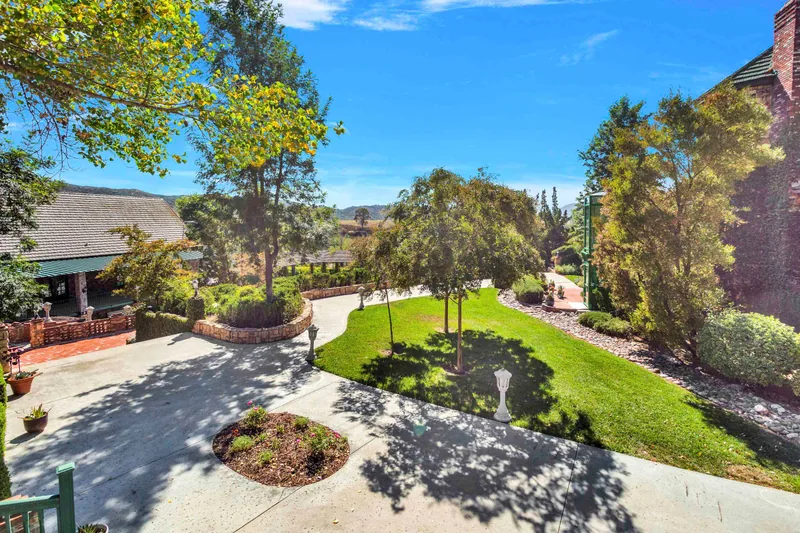 Event space at Fairy-Tale Inspired Manor with Ballroom, Hedge Maze & Gardens – Temecula, California