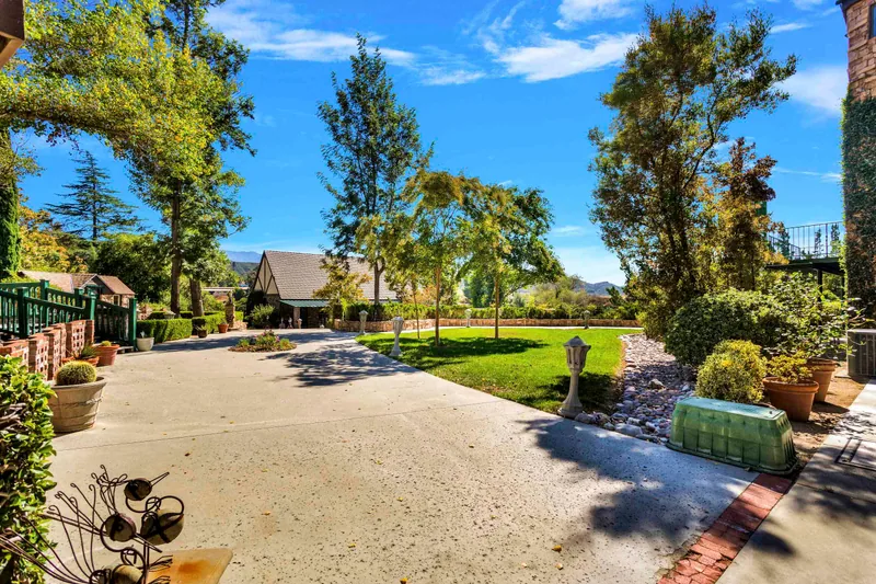Event space at Fairy-Tale Inspired Manor with Ballroom, Hedge Maze & Gardens – Temecula, California