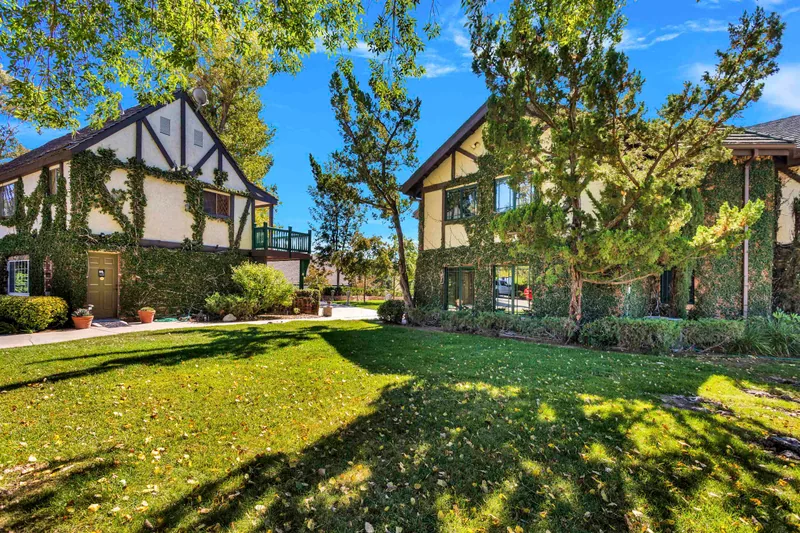 Event space at Fairy-Tale Inspired Manor with Ballroom, Hedge Maze & Gardens – Temecula, California