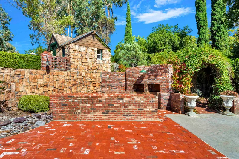 Event space at Fairy-Tale Inspired Manor with Ballroom, Hedge Maze & Gardens – Temecula, California