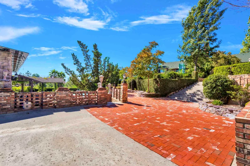 Event space at Fairy-Tale Inspired Manor with Ballroom, Hedge Maze & Gardens – Temecula, California