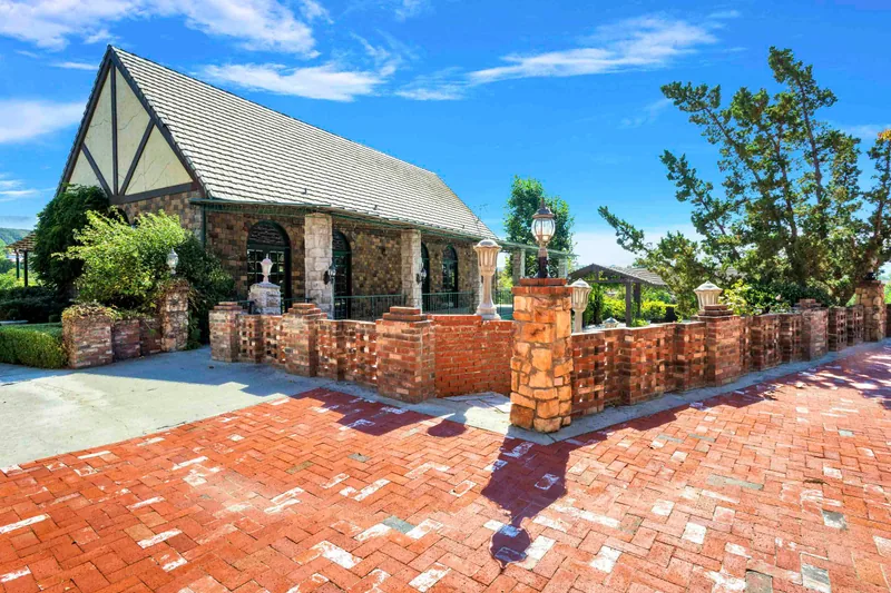 Event space at Fairy-Tale Inspired Manor with Ballroom, Hedge Maze & Gardens – Temecula, California