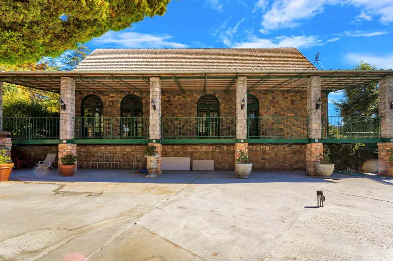 Event space at Fairy-Tale Inspired Manor with Ballroom, Hedge Maze & Gardens – Temecula, California