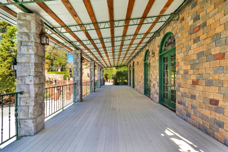 Event space at Fairy-Tale Inspired Manor with Ballroom, Hedge Maze & Gardens – Temecula, California