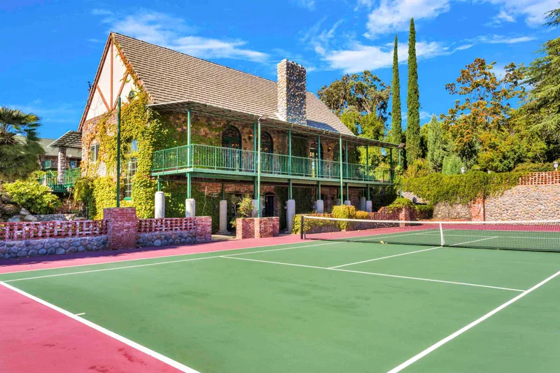 Event space at Fairy-Tale Inspired Manor with Ballroom, Hedge Maze & Gardens – Temecula, California