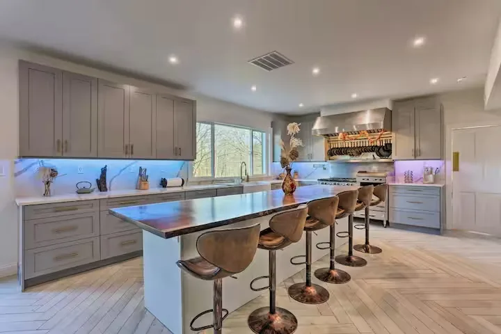 New Jersey /NY Wedding Estate with Pool, Hot Tub, and Pickleball – Easy New York City Access - Photo 3