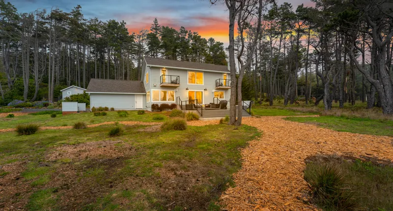 Oceanfront Anchor Bay Estate in Northern California with Panoramic Views - Photo 3