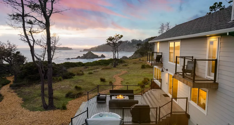 Oceanfront Anchor Bay Estate in Northern California with Panoramic Views - Photo 1