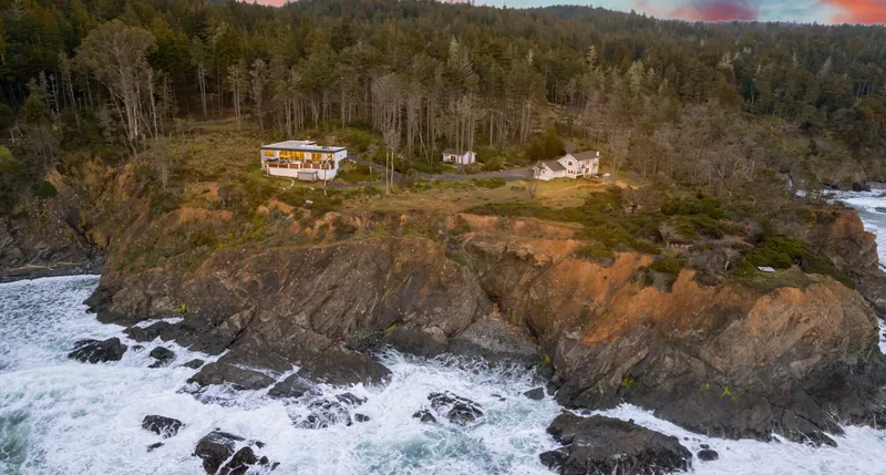Oceanfront Anchor Bay Estate in Northern California with Panoramic Views - Photo 2
