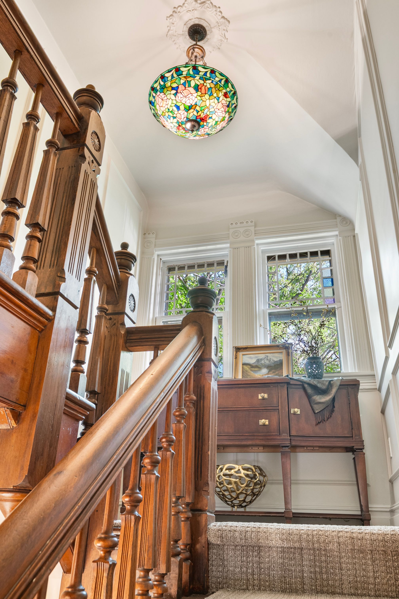 Bedroom suite with period-appropriate furnishings