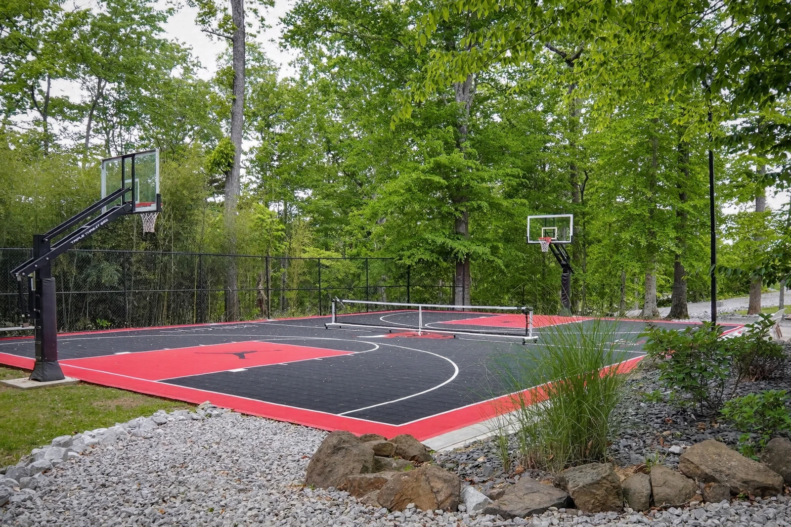 Resort-style recreation and entertainment amenities