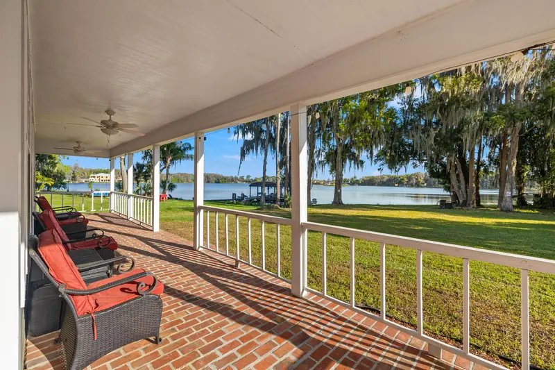 Lakeside Retreat near Tampa with Wraparound Porch & Water Views - Photo 2
