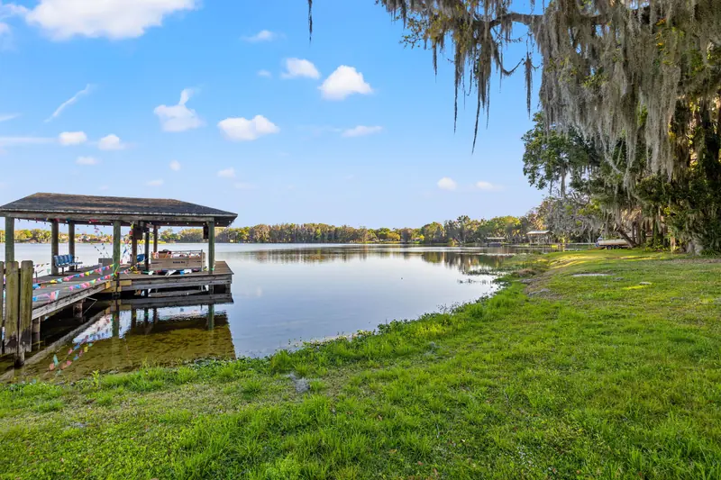 Lakeside Retreat near Tampa with Wraparound Porch & Water Views - Photo 3