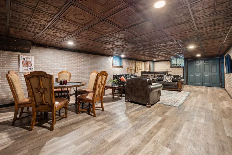 12,000 Sq Ft Luxury Mansion in Ohio - Photo 3