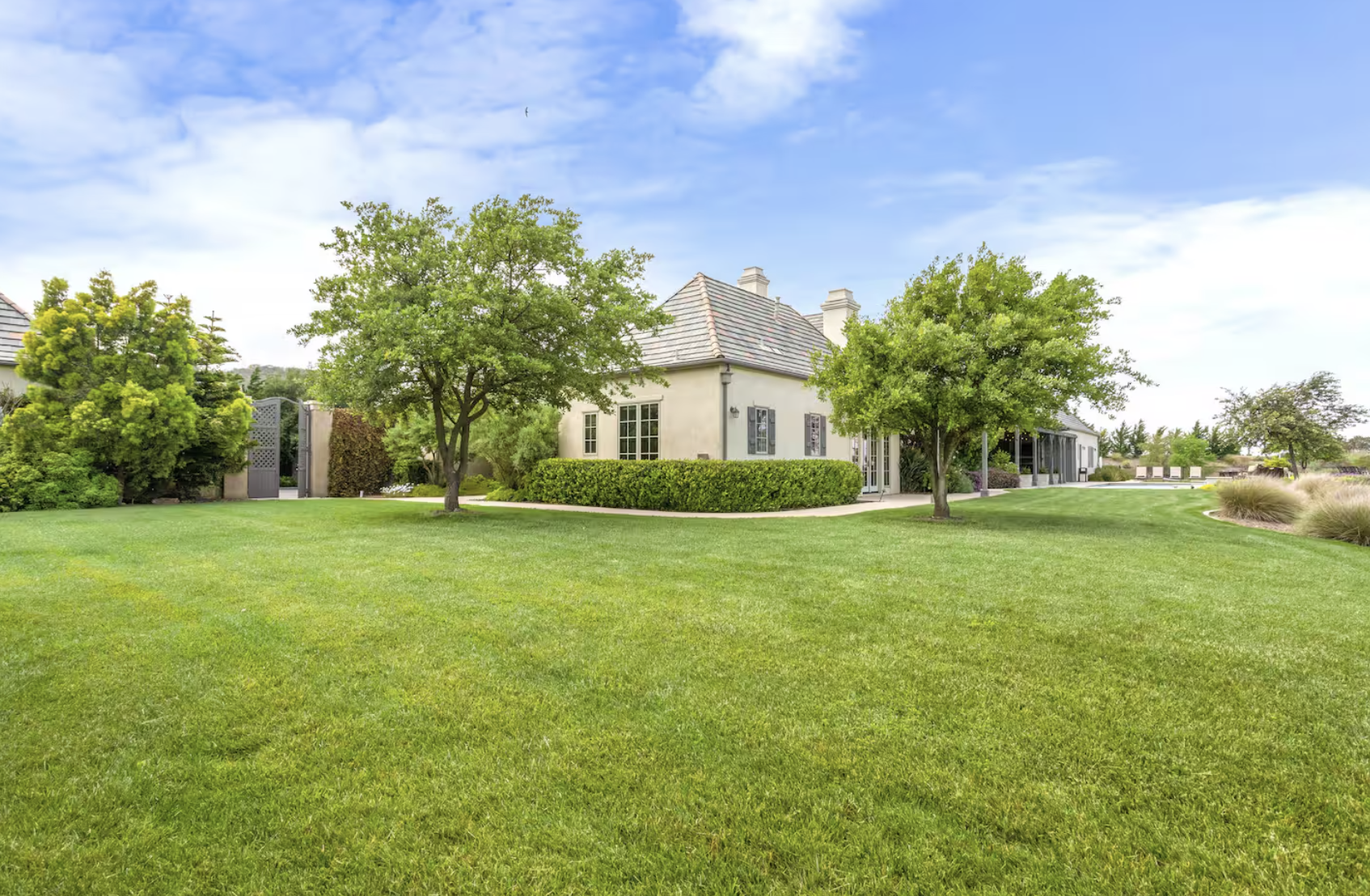 Event space at Temecula Hills Estate with Pool, Pickleball Court & Guest House