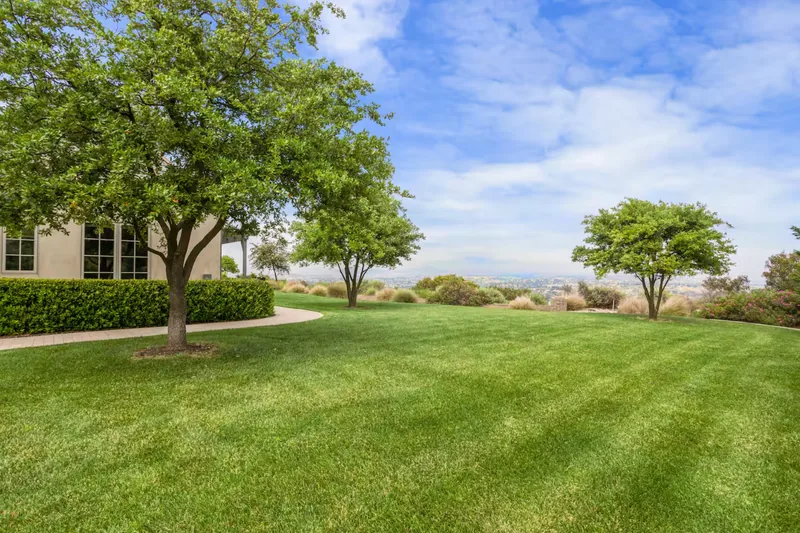 Event space at Temecula Hills Estate with Pool, Pickleball Court & Guest House