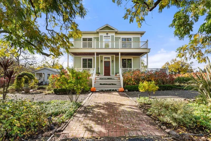 Napa Valley Victorian Vineyard Estate - Photo 1